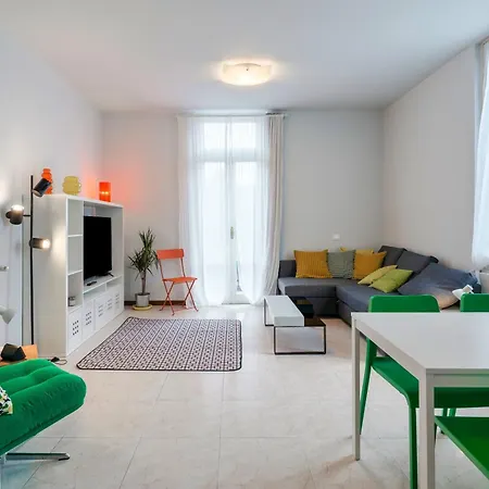In Via Cremona - - By Host4u Apartamento *